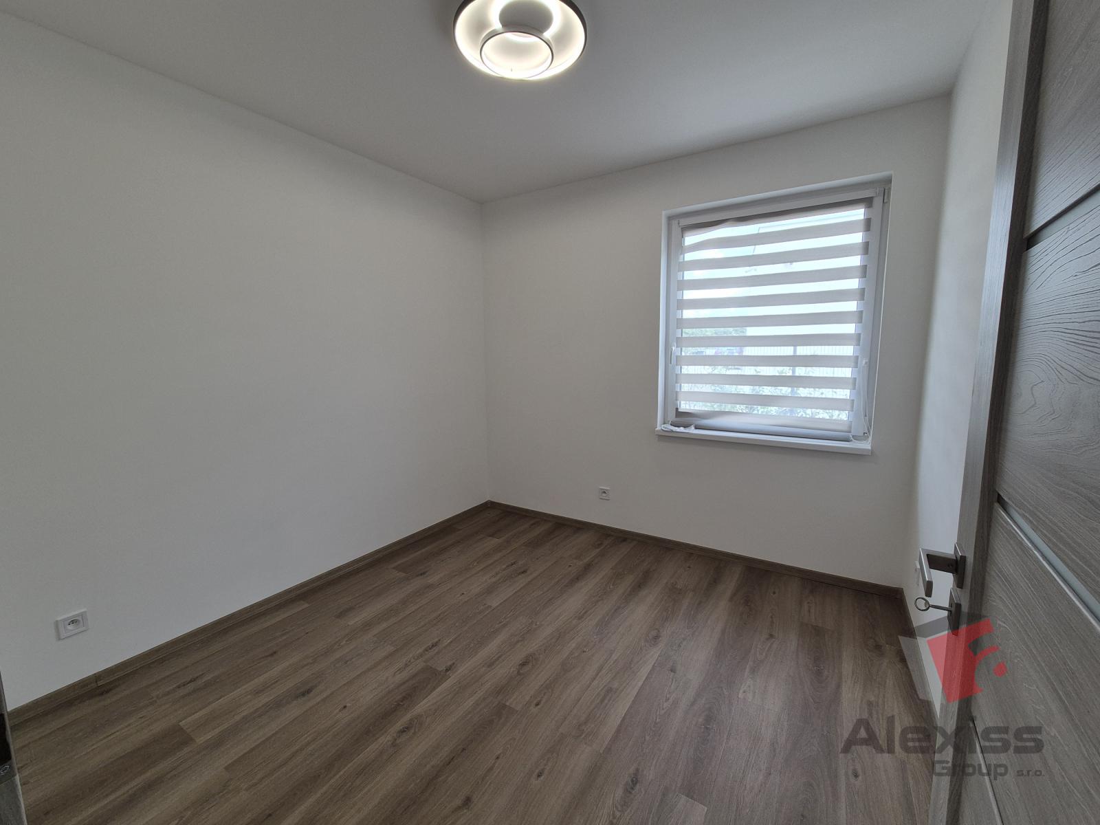 Pronájem novostavby bungalovu 5+KK, terasa, zahrada, Brázdimská, Brandýs nad Labem — fotografie 12