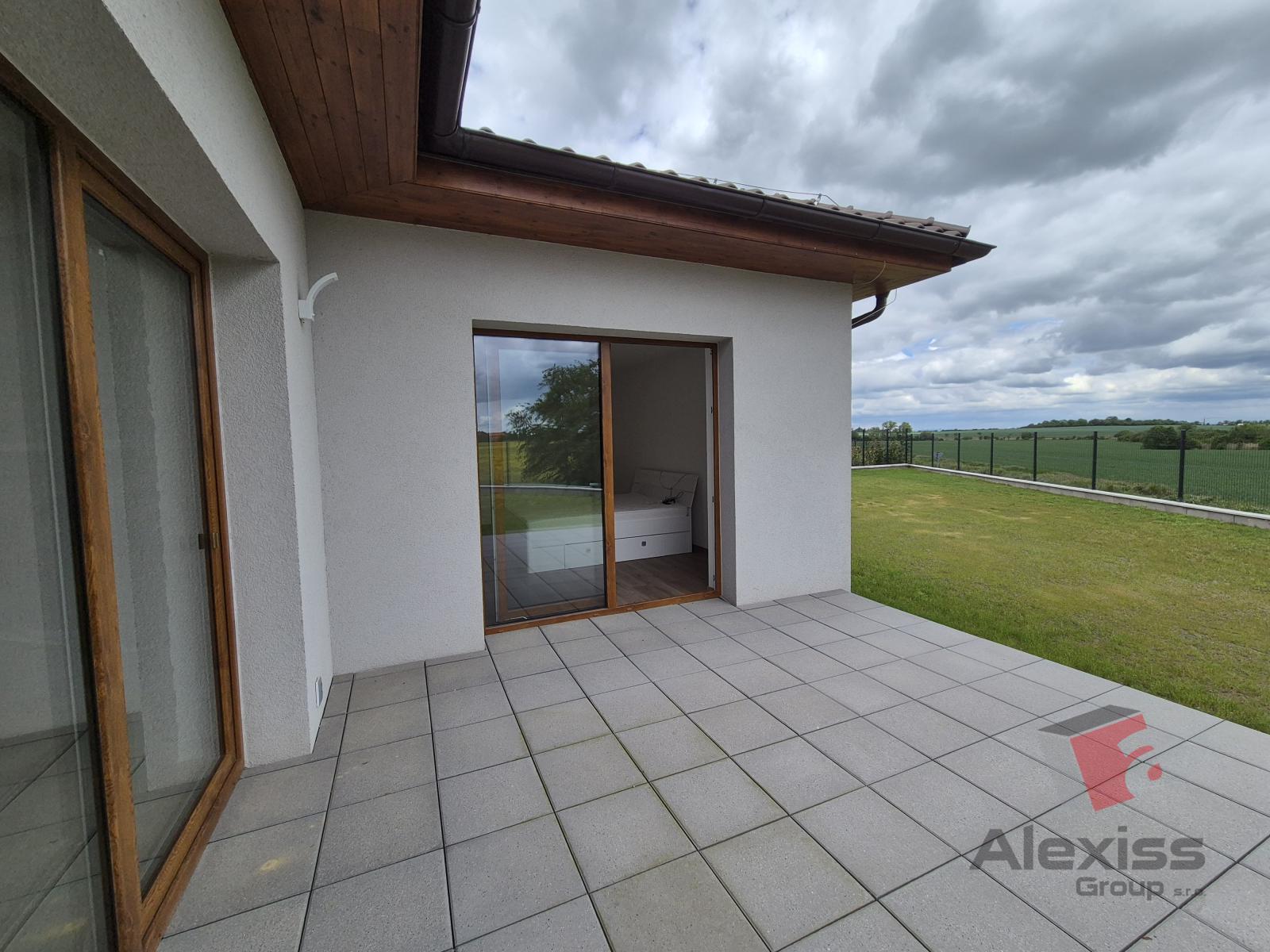 Pronájem novostavby bungalovu 5+KK, terasa, zahrada, Brázdimská, Brandýs nad Labem — fotografie 11