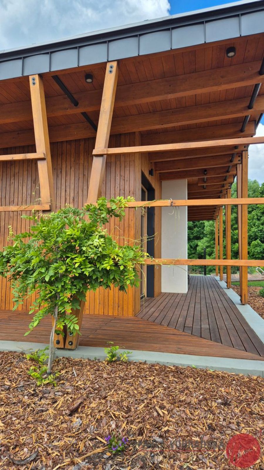 Moderní zděná novostavba 3+kk v Adamově, komfortní bydlení u lesa s koupacím jezírkem — fotografie 8